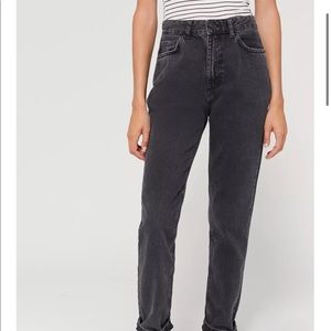 UO BDG High Wasted Mom Jeans W26 Washed Black